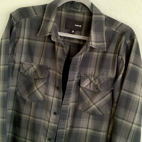 \Hurley\ Men’s Nike Dri-Fit Button Down - Picture 3 of 16